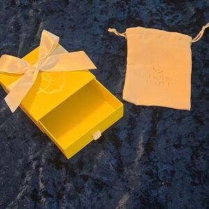 Kendra Scott Small Jewelry Box With Bow And Drawer And Jewelry Pouch